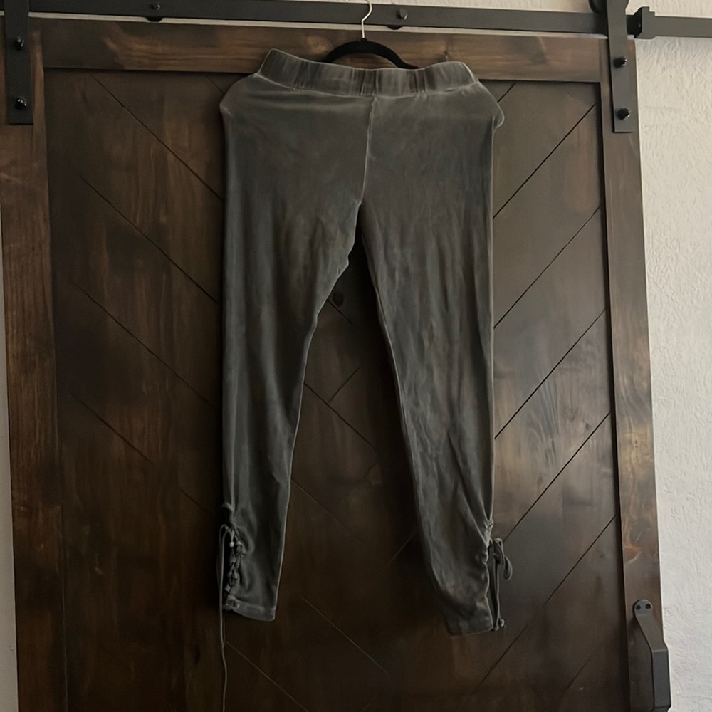 Easel leggings. Grey. Size large